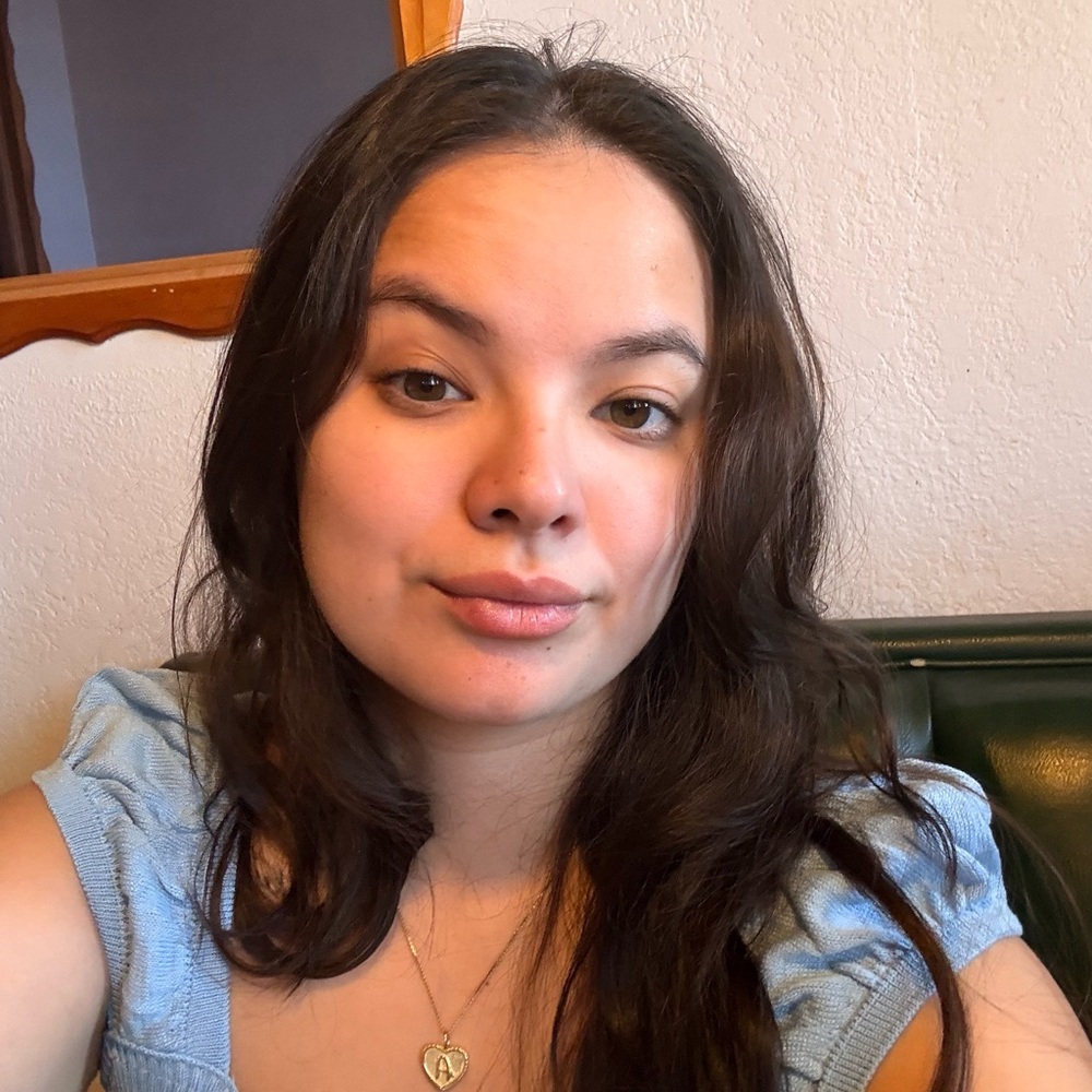 Meet your Posher, Alora